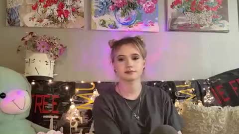 Snapshot of leonidalabrador chatting on July 14, 9:14 am Mia online show from July 14, 9:14 am