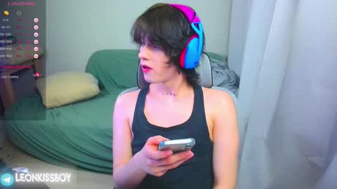 leonkissboy online show from April 4, 2:47 pm