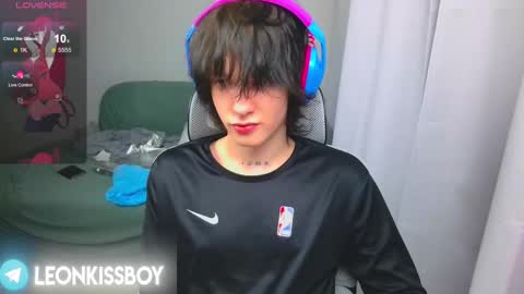 leonkissboy online show from April 16, 1:34 pm