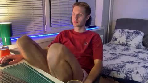 Snapshot of leonnextdoor chatting on January 31, 9:24 pm Leon online show from January 31, 9:24 pm