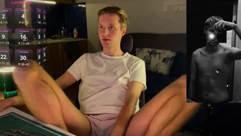 Snapshot of leonnextdoor chatting on February 6, 7:28 pm Leon online show from February 6, 7:28 pm