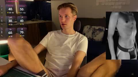 Snapshot of leonnextdoor chatting on February 8, 6:11 pm Leon online show from February 8, 6:11 pm