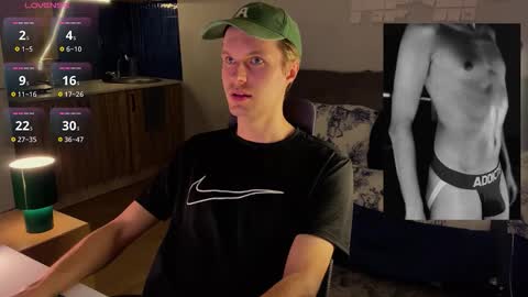 Snapshot of leonnextdoor chatting on February 22, 4:27 pm Leon online show from February 22, 4:27 pm