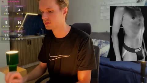 Snapshot of leonnextdoor chatting on February 23, 4:32 am Leon online show from February 23, 4:32 am