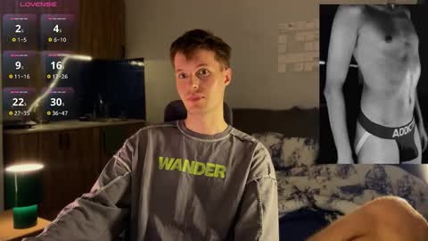 Snapshot of leonnextdoor chatting on March 12, 9:43 pm Leon online show from March 12, 9:43 pm