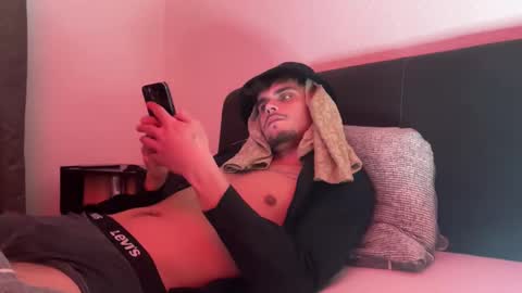 leosehenrot736234 online show from April 15, 8:31 pm