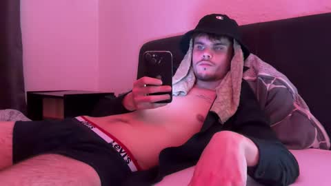 leosehenrot736234 online show from April 17, 9:18 pm