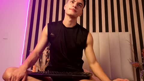 Snapshot of leotease chatting on June 4, 7:42 pm leotease online show from June 4, 7:42 pm