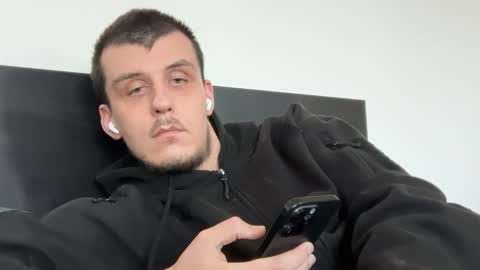 Snapshot of leox015 chatting on April 12, 9:25 am Leoox online show from April 12, 9:25 am