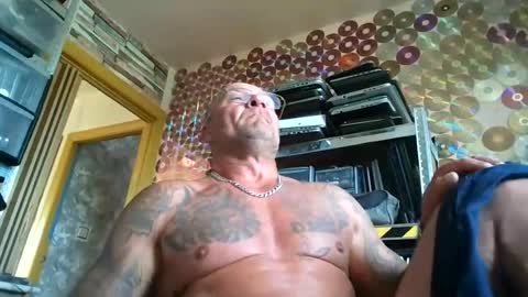Snapshot of lesek0352 chatting on June 28, 4:57 pm lesek0352 online show from June 28, 4:57 pm
