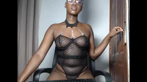 Snapshot of leslie_bebby2 chatting on March 15, 12:49 am leslie online show from March 15, 12:49 am