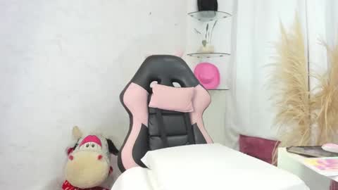 lesliee_brownn online show from December 21, 1:35 am