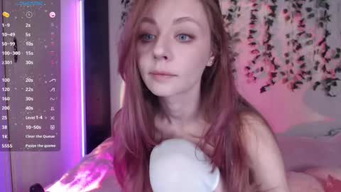 Snapshot of lessy_lasska chatting on February 3, 2:33 pm Lessy online show from February 3, 2:33 pm