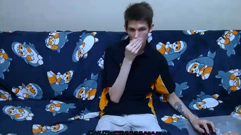 Snapshot of lester_broo chatting on June 21, 8:11 pm lester_broo online show from June 21, 8:11 pm