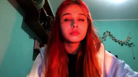 Lola online show from April 28, 8:03 pm