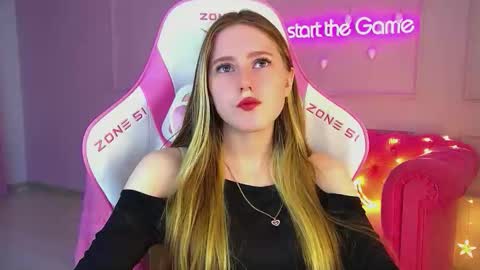 Snapshot of lexireadway chatting on December 23, 6:11 am Lexi online show from December 23, 6:11 am