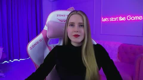 Snapshot of lexireadway chatting on February 19, 7:15 am Lexi online show from February 19, 7:15 am