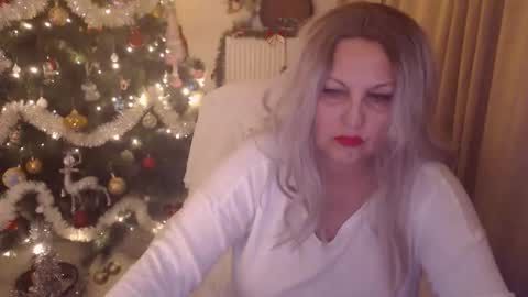 Snapshot of lexxa_blond chatting on December 17, 10:27 pm Hannah online show from December 17, 10:27 pm