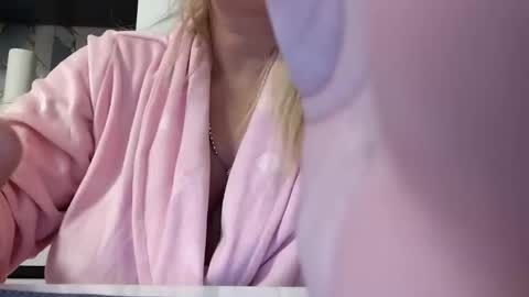 Snapshot of lexxa_blond chatting on February 14, 10:06 pm Hannah online show from February 14, 10:06 pm