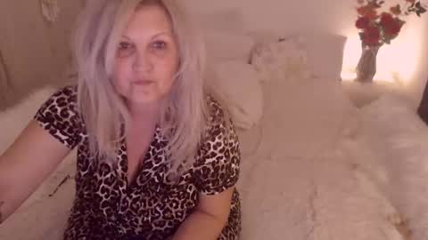Snapshot of lexxa_blond chatting on February 17, 10:27 pm Hannah online show from February 17, 10:27 pm