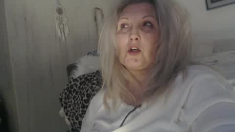 Snapshot of lexxa_blond chatting on February 20, 1:46 am Hannah online show from February 20, 1:46 am