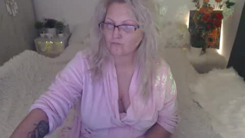 Snapshot of lexxa_blond chatting on February 22, 6:28 pm Hannah online show from February 22, 6:28 pm