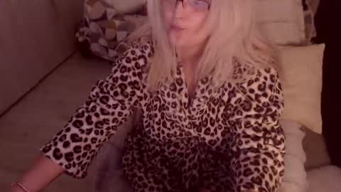 Snapshot of lexxa_blond chatting on March 19, 4:44 pm Hannah online show from March 19, 4:44 pm