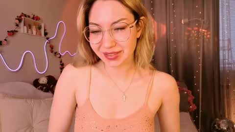 Lily online show from April 11, 7:45 am