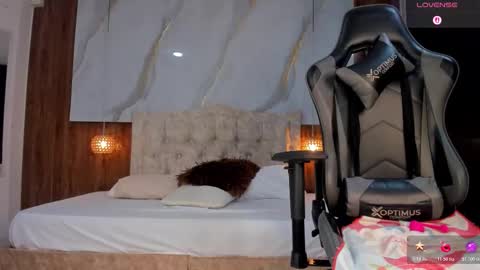 lia_16_ online show from March 6, 11:17 am