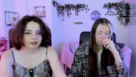 Snapshot of lia_dream_ chatting on June 27, 8:19 am lia_dream_ online show from June 27, 8:19 am
