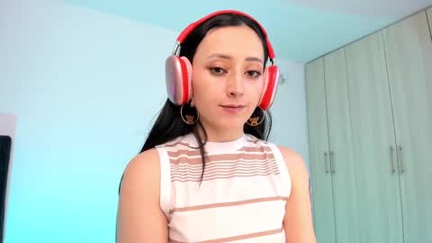 Little Queen Lia  online show from February 16, 7:38 pm