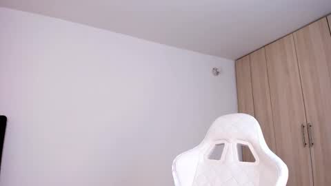 Little Queen Lia  online show from February 19, 11:57 pm