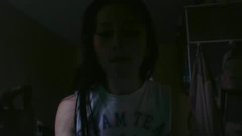 Little Queen Lia  online show from October 31, 7:04 pm