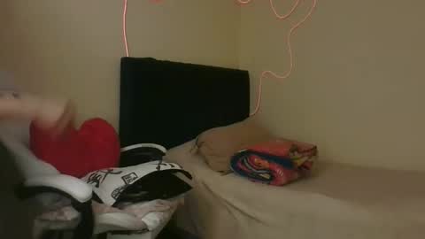 Little Queen Lia  online show from November 18, 11:15 pm