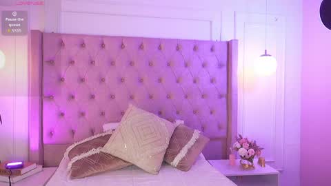 Snapshot of lia_velez_ chatting on April 29, 3:54 am LIA online show from April 29, 3:54 am