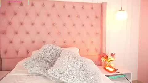 Snapshot of lia_velez_ chatting on June 26, 9:35 am LIA online show from June 26, 9:35 am