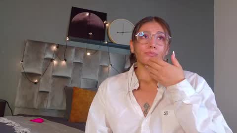 L I A   online show from May 16, 10:36 am