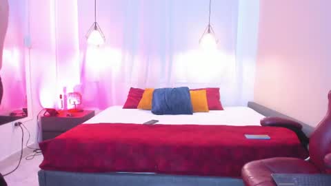 Lia Bell online show from July 8, 7:07 pm