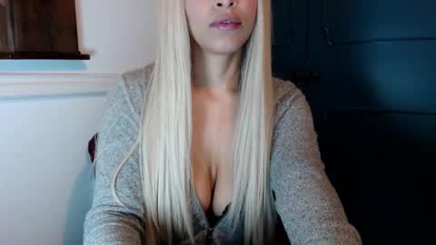 Lia Divina online show from February 2, 6:45 am