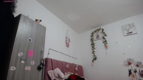 liahdiaz_ online show from March 25, 10:54 am