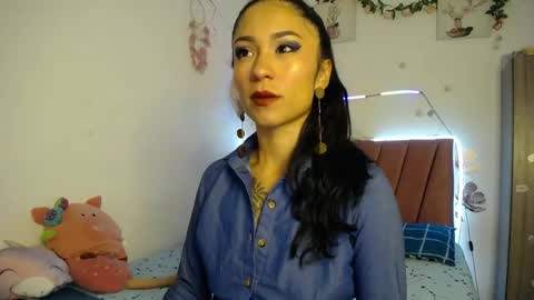 liahdiaz_ online show from April 15, 12:23 pm