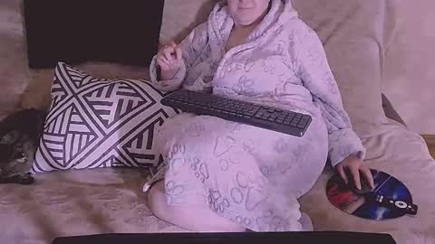 Snapshot of liahsofty chatting on January 14, 1:33 am miss Lia colection for travel online show from January 14, 1:33 am