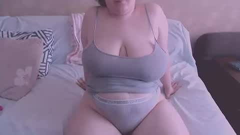 Snapshot of liahsofty chatting on June 15, 12:40 pm miss Lia colection for travel online show from June 15, 12:40 pm
