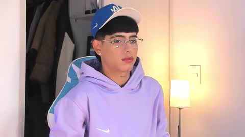 Liam online show from October 19, 3:56 pm