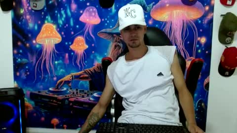 Snapshot of liam_andres12 chatting on July 3, 10:38 pm Andres online show from July 3, 10:38 pm