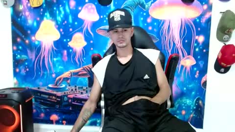 Snapshot of liam_andres12 chatting on July 7, 10:14 pm Andres online show from July 7, 10:14 pm
