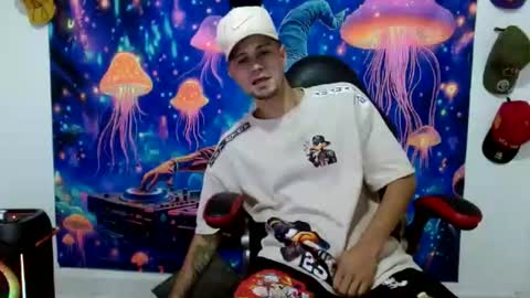 Snapshot of liam_andres12 chatting on July 15, 9:53 pm Andres online show from July 15, 9:53 pm