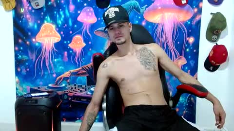 Snapshot of liam_andres12 chatting on July 18, 11:08 pm Andres online show from July 18, 11:08 pm