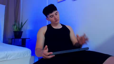 liam_conorr online show from December 2, 12:18 pm