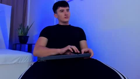 liam_conorr online show from December 3, 12:27 pm